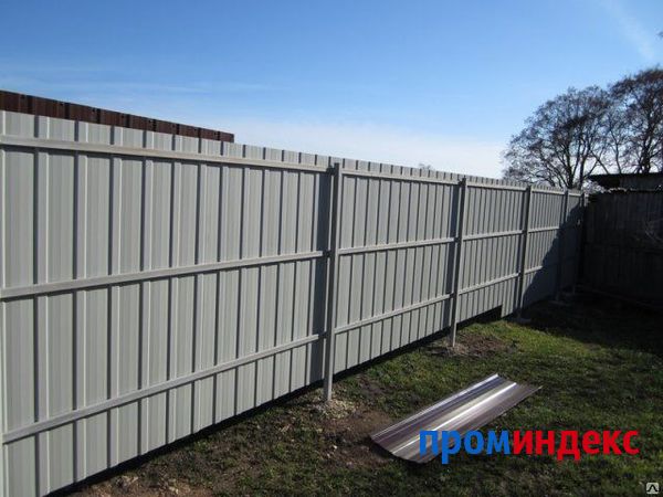 Фото Забор из профнастила МП-20 0,4 мм высотой 1.8 м на 3 лагах