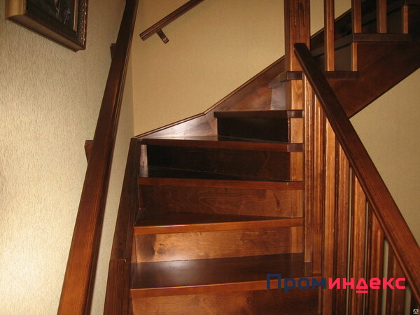 Фото Лестница из натурального дерева - сосна