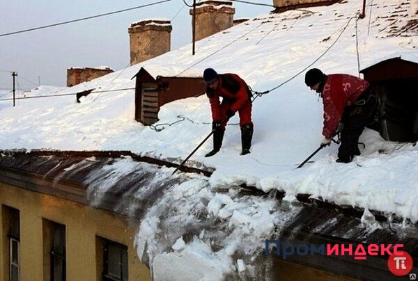Фото Абонентское обслуживание по уборке снега с вашей крыши