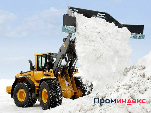 Фото Чистка снега техникой