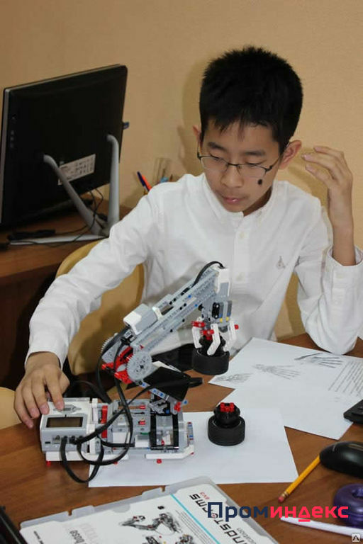 Фото Курсы по робототехнике для детей и подростков