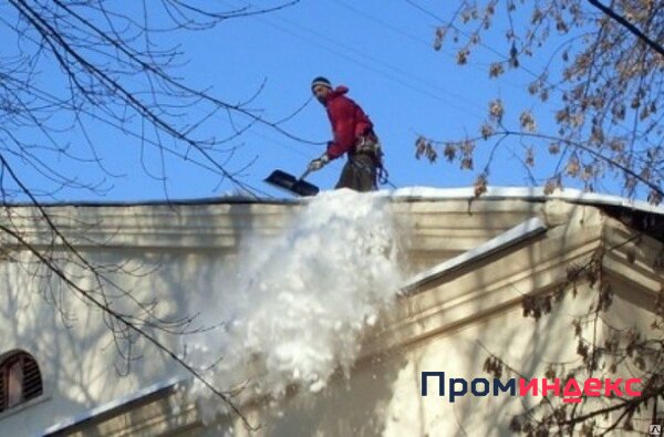 Фото Услуга абонентского обслуживания по уборке снега с крыши