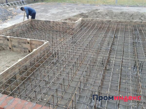 Фото Устройство бетонного основания слоем 10 см с армированием дорожной сеткой