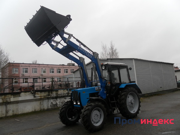 Фото Трактор Беларус 82.1 23/12 с балочным мостом с погрузчиком Универсал Robust г/п 1600кг, h-3,75м