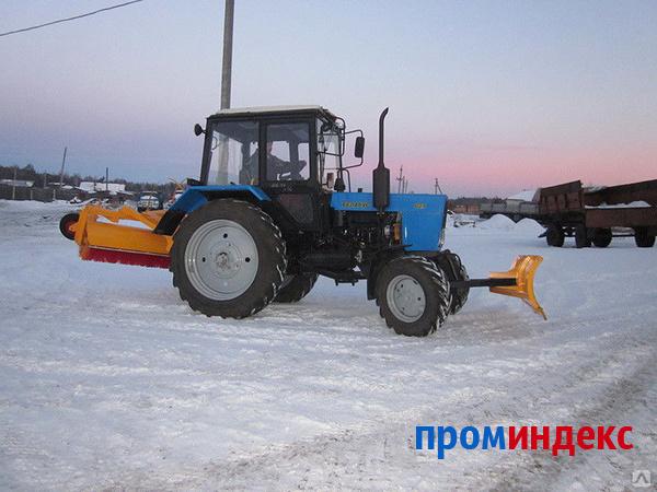 Фото Уборка снега трактор МТЗ с щеткой