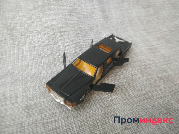 Фото Модель автомобиля ЗИЛ лимузин. СССР