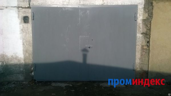 Фото Распашные гаражные ворота из листового металла толщиной 2 мм, размеры 2,5*3