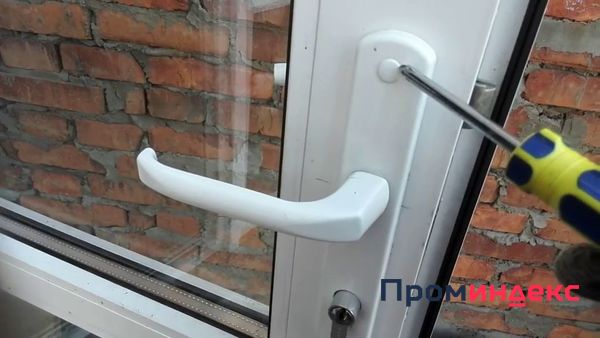 Фото Установка ручек на пластиковые (ПВХ) двери в Сочи