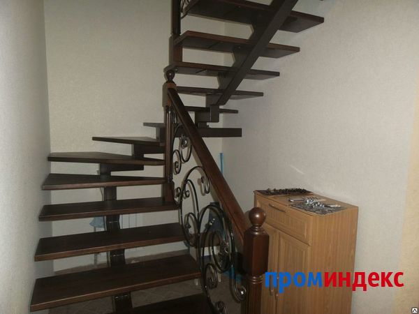 Фото Лестница на второй этаж металлическая