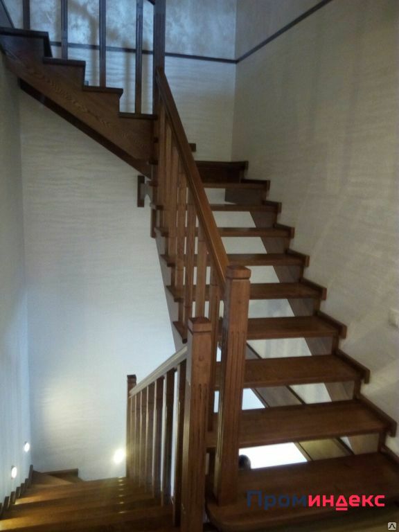 Фото Лестница из массива ясеня открытого типа