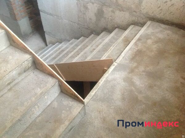 Фото Прямая бетонная лестница