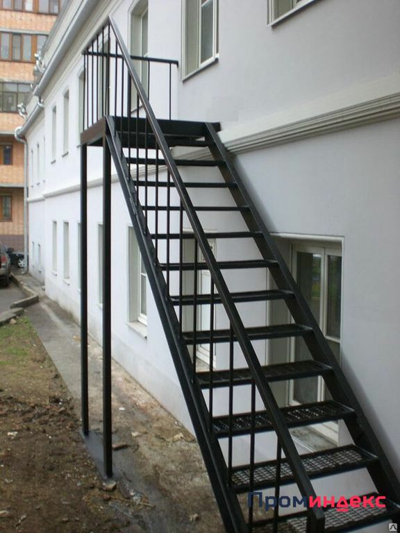 Фото Металлические лестницы с перилами