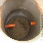 фото Врезка канализационной трубы в колодец