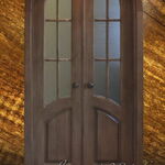 фото Арочная дверь из массива древесины