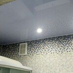 фото Стандартный потолок в ванной 4кв.м