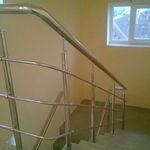 фото Перила, балконы, лестничные ограждения из нержавеющей стали и со стеклом