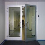 фото Алюминиевые двери производство