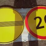 фото Дорожный знак 3.31 "конец зоны всех ограничений" (желтый фон)