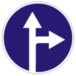 фото Знак 4.1.4 Движение прямо или направо