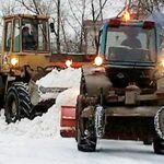 фото Уборка снега (трактор МТЗ с подметально-уборочной щёткой)