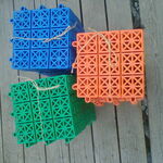 фото Покрытие пластиковое модульное 0,195х0,195м зеленый, оранжевый, синий
