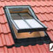 фото Деревянные окна для крыши со среднеповоротным открыванием Fakro FTS-V U2